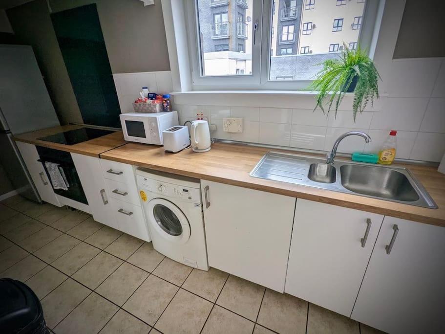 Cosy 2-Bedroom House In Leith EDI Eksteriør billede